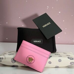 🆕Versace Pink Leather Card Holder Gold Medusa NIB. All Inclusive